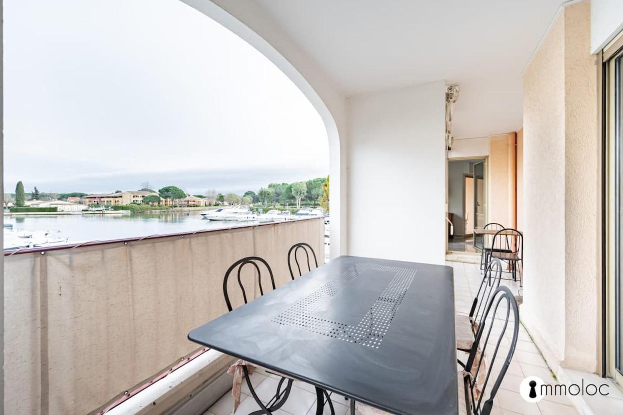 Spacious Apartment With Pool Located In The Marina Of Mandelieu 외부 사진
