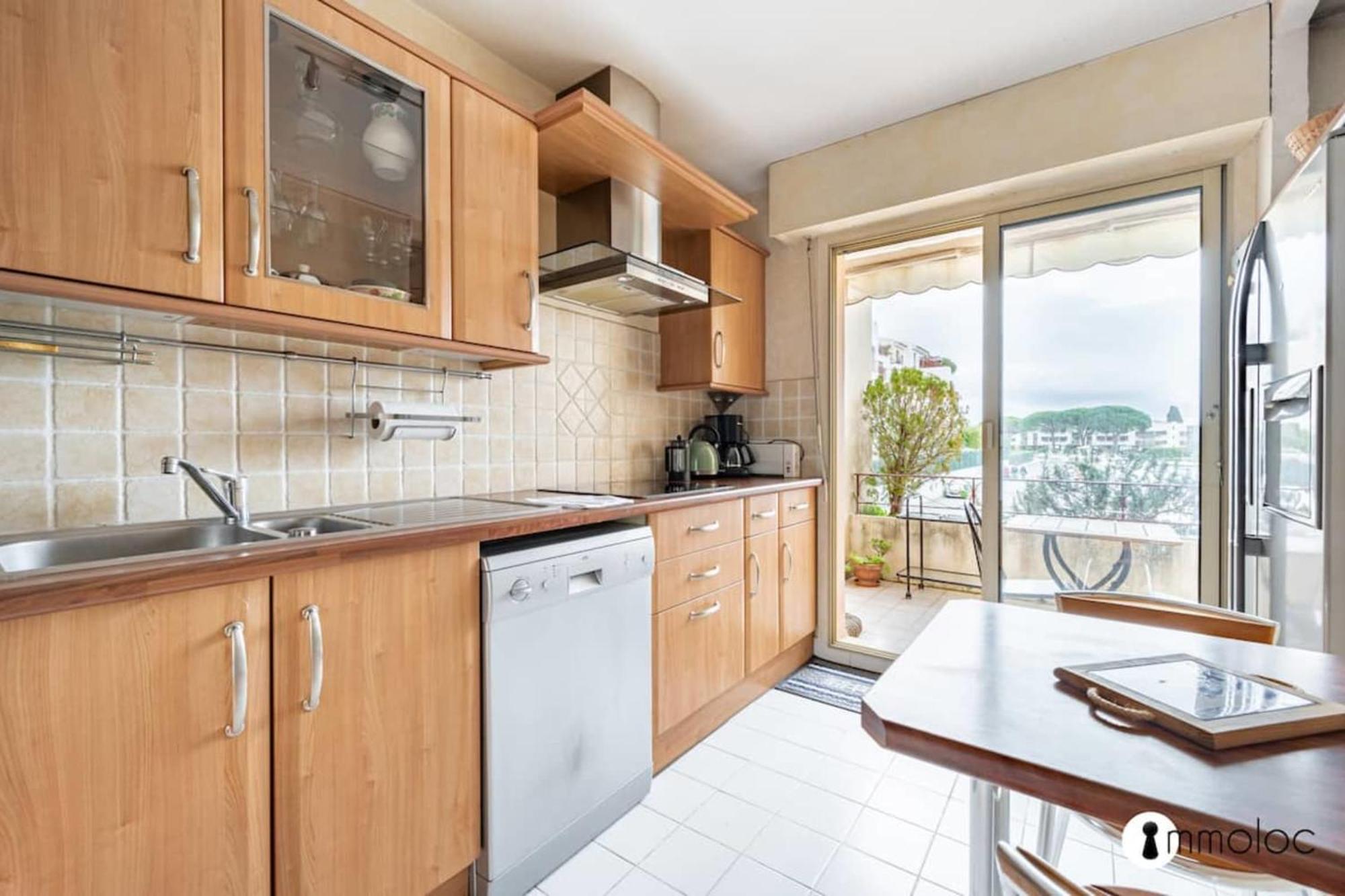 Spacious Apartment With Pool Located In The Marina Of Mandelieu 외부 사진