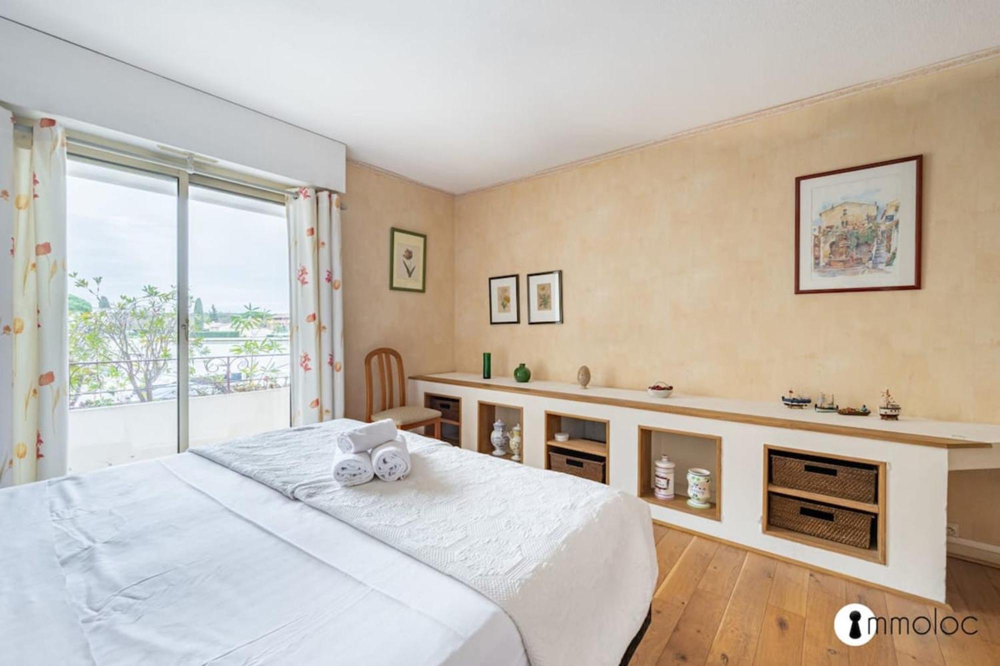 Spacious Apartment With Pool Located In The Marina Of Mandelieu 외부 사진
