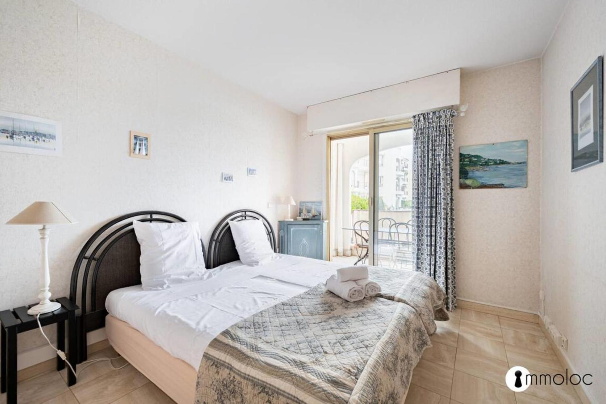 Spacious Apartment With Pool Located In The Marina Of Mandelieu 외부 사진