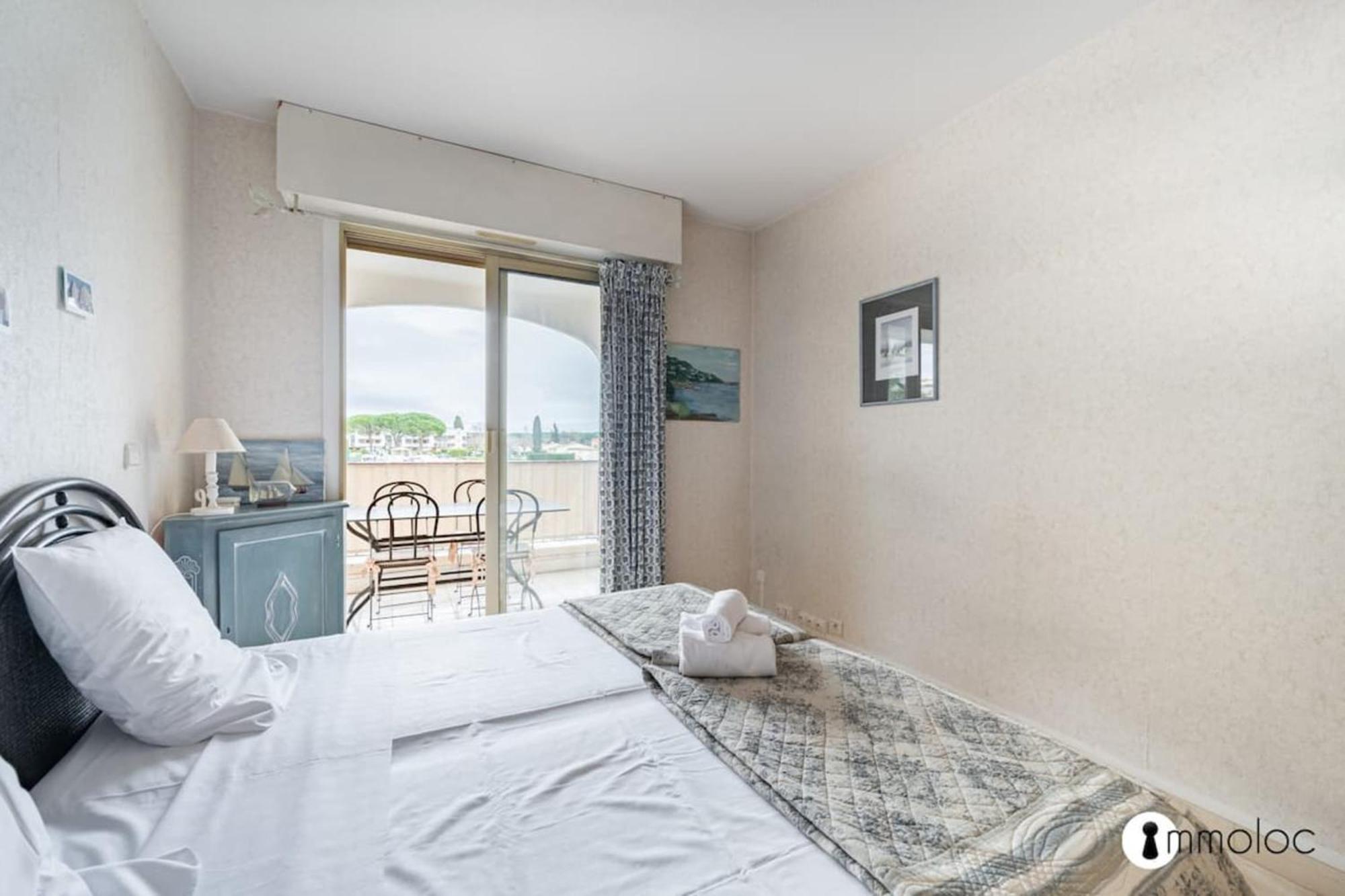 Spacious Apartment With Pool Located In The Marina Of Mandelieu 외부 사진