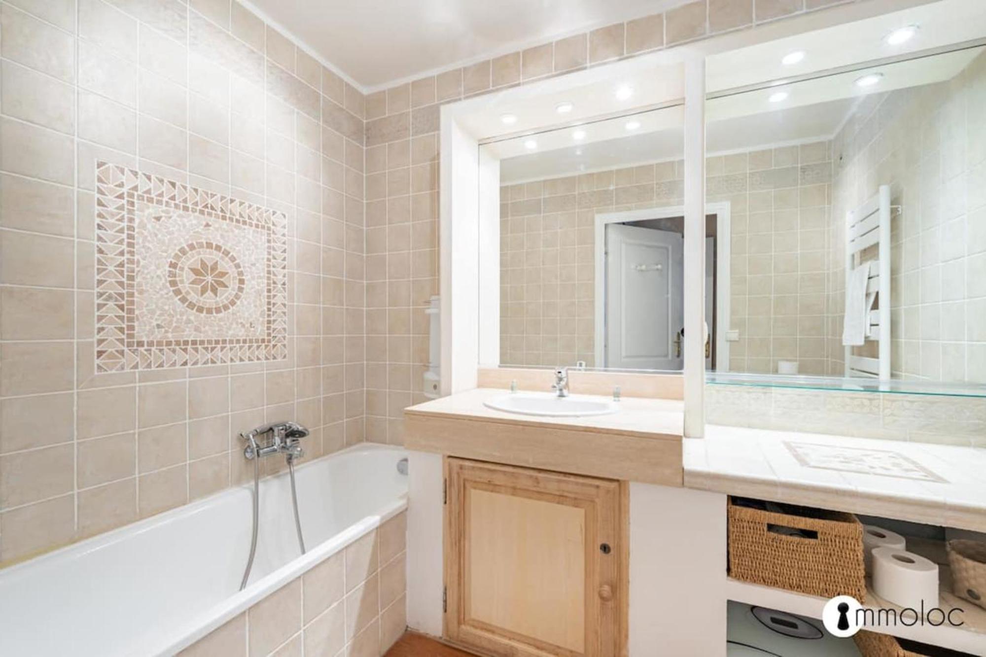 Spacious Apartment With Pool Located In The Marina Of Mandelieu 외부 사진