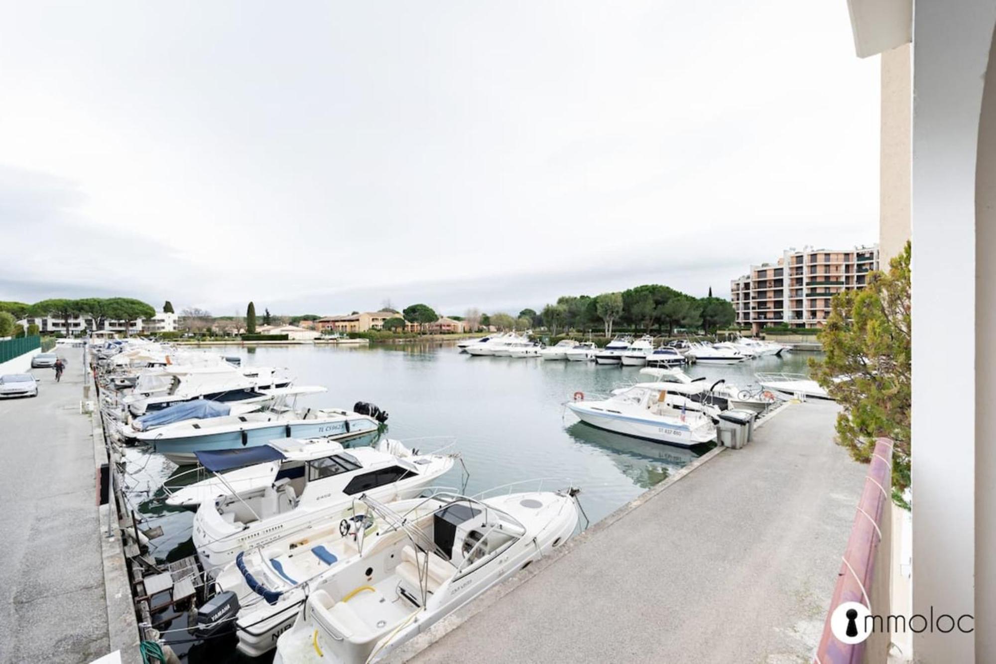 Spacious Apartment With Pool Located In The Marina Of Mandelieu 외부 사진